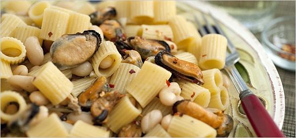 Pasta with beans and mussels