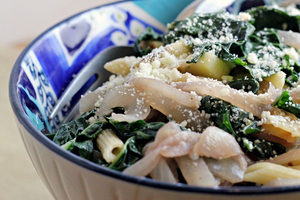 Pasta with black kale, caramelized onions and parsnips