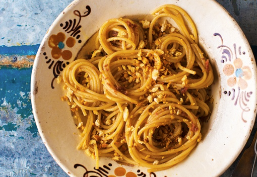 Pasta with breadcrumbs and anchovies