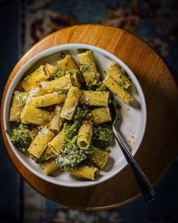 Pasta with broccoli miso sauce