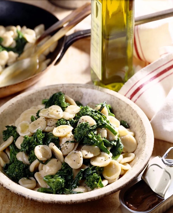 Pasta with broccoli rabe, pine nuts, and raisins