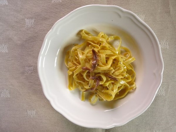 Pasta with butter and anchovies