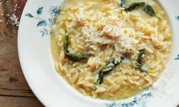 Pasta with butter to save and salve (Pasta al burro e salvia)