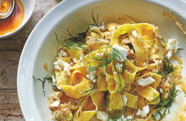 Pasta with caramelised onions and yogurt
