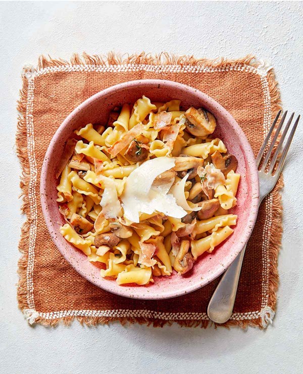 Pasta with caramelized mushrooms and crispy prosciutto
