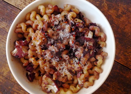 Pasta with cauliflower and red wine