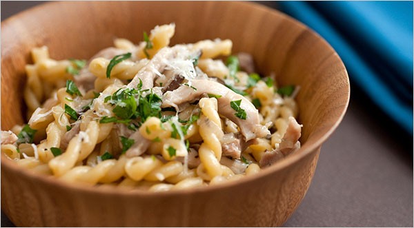 Pasta with chicken and mushrooms, risotto style