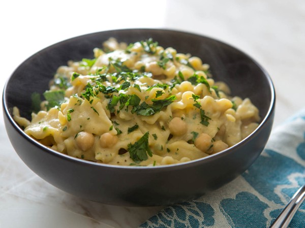 Pasta with chickpea sauce
