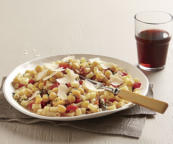 Pasta with chickpeas, sweet peppers, and rosemary