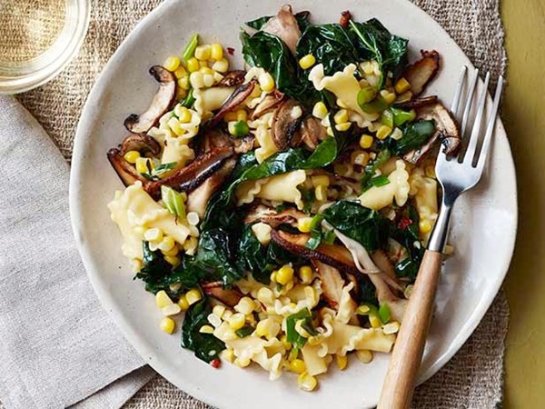 Pasta with corn and kale