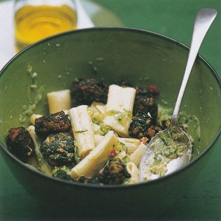 Pasta with courgette sauce and spinach balls (Rigatoni alla giardiniera con polpettine di spinaci)