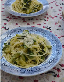 Pasta with courgettes and basil (Pasta con le zucchine)