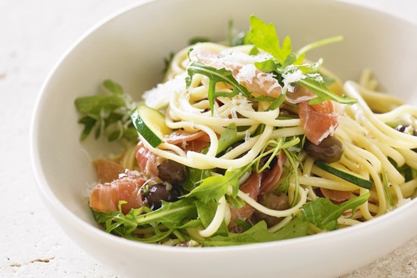 Pasta with courgettes, prosciutto and lemon
