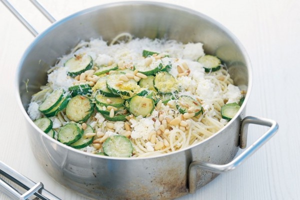 Pasta with courgettes, ricotta and lemon