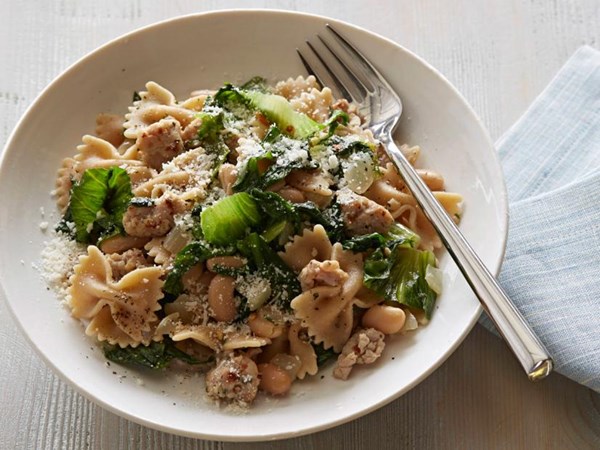 Pasta with escarole, white beans, and chicken sausage