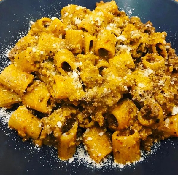 Pasta with fast Bolognese 