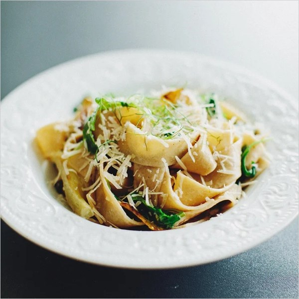 Pasta with fennel, rocket and lemon