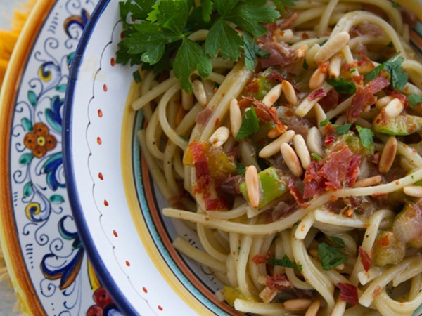 Pasta with figs and prosciutto