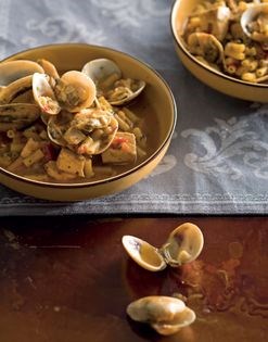 Pasta with fish and chilli (Fideos)