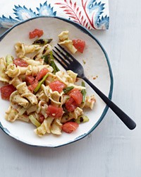 Pasta with fresh tomatoes and grilled scallions