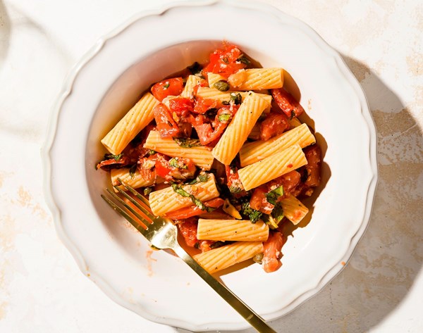 Pasta with fresh tomatoes, capers and herbs