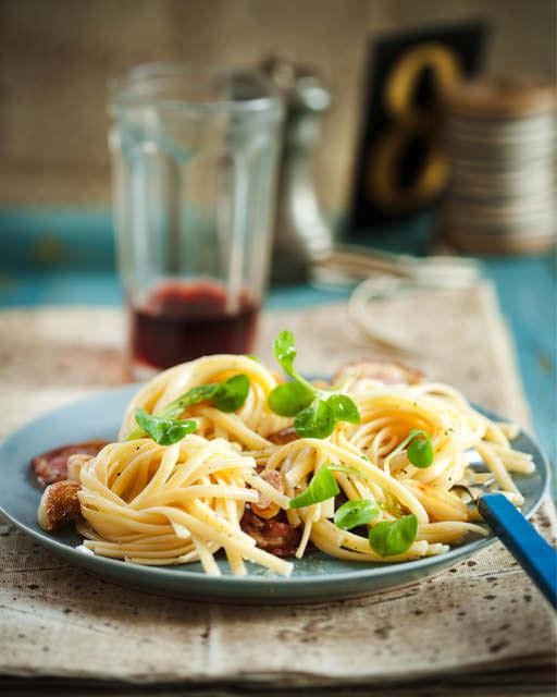 Pasta with garlic, lemon, & olives