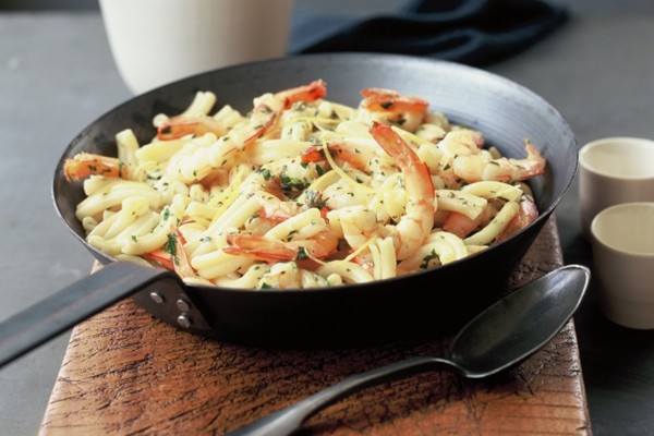 Pasta with garlic prawns