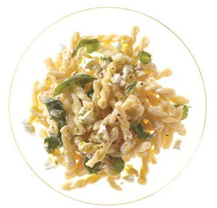 Pasta with goat cheese and basil oil