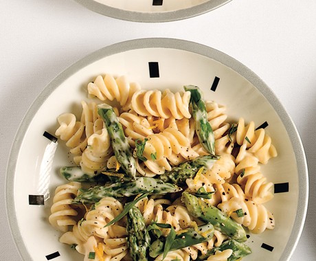 Pasta with goat cheese, lemon, and asparagus
