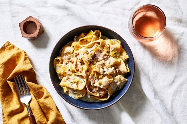 Pasta with Gorgonzola, walnuts, rosemary and chocolate