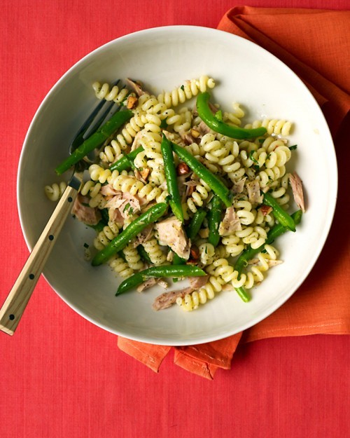 Pasta with green beans and tuna
