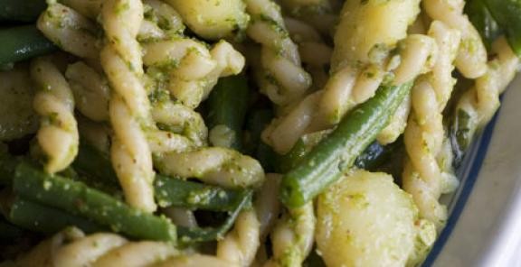 Pasta with green beans, potatoes, and basil pesto (Pasta alla ligure)