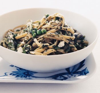 Pasta with green vegetables and herbs