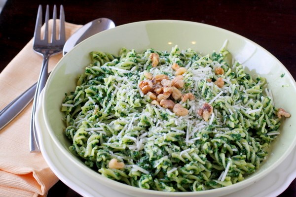 Pasta with kale and walnut pesto