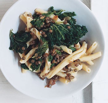 Pasta with lentils and kale
