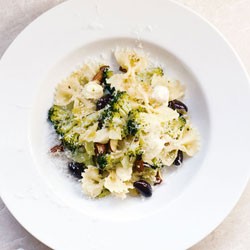Pasta with long-cooked broccoli
