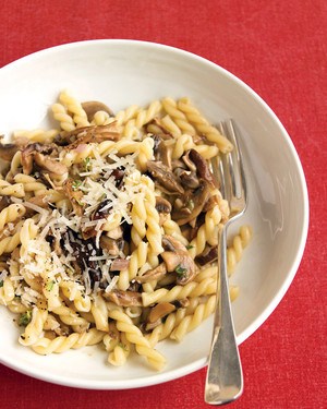 Pasta with mixed mushrooms and thyme