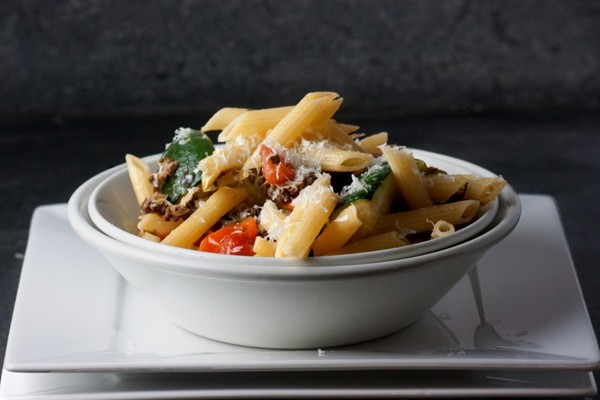 Pasta with morels, leeks and oven-roasted tomatoes