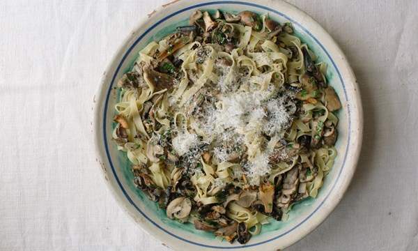 Pasta with mushrooms and herbs