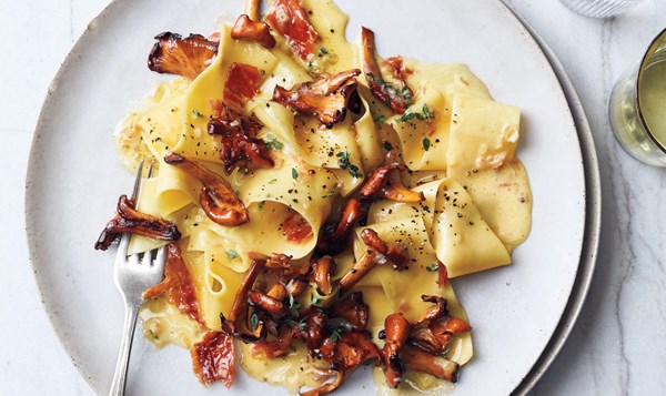 Pasta with mushrooms and prosciutto