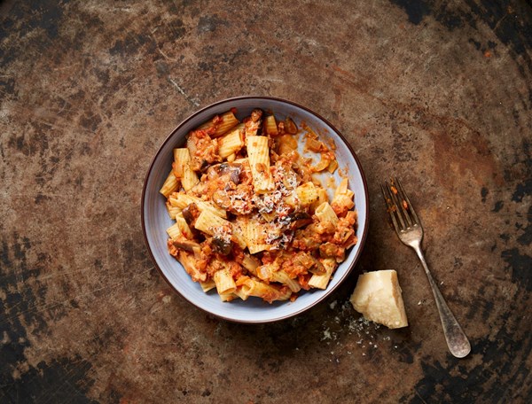 Pasta with mushrooms, tomato and pancetta