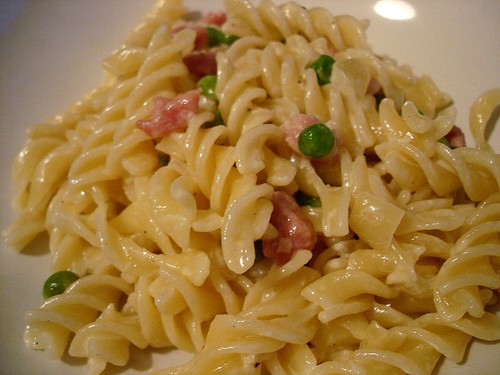 Pasta with pancetta and peas