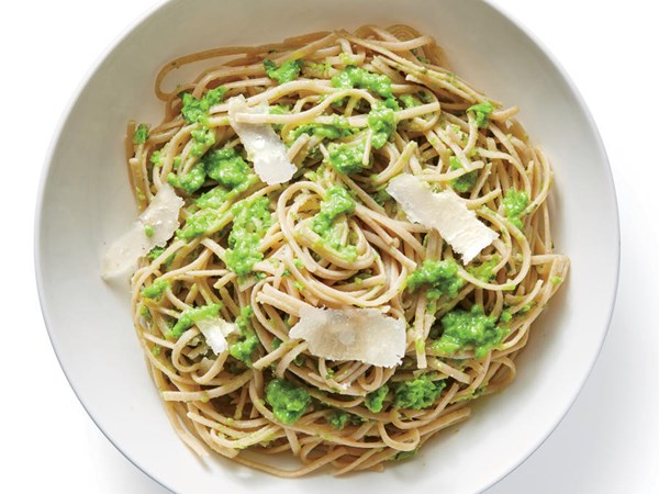 Pasta with pea puree