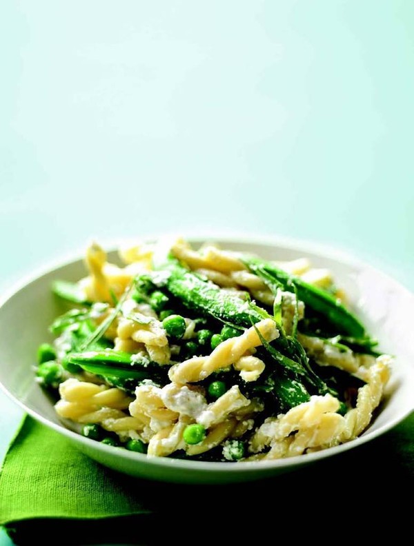 Pasta with peas and ricotta