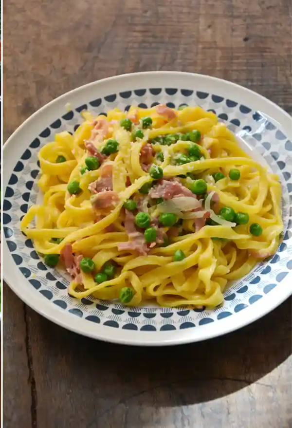 Pasta with peas, ham, egg and cheese