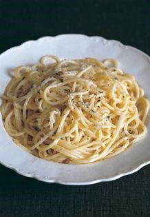 Pasta with pecorino and black pepper (Cacio e pepe)