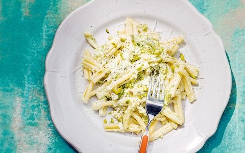 Pasta with pistachio and ricotta pesto