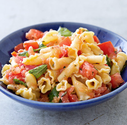 Pasta with raw tomato sauce