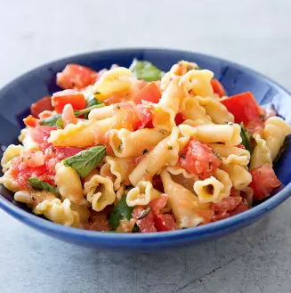 Pasta with raw tomato sauce