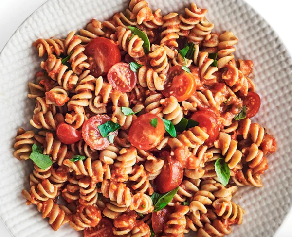 Pasta with raw tomato sauce